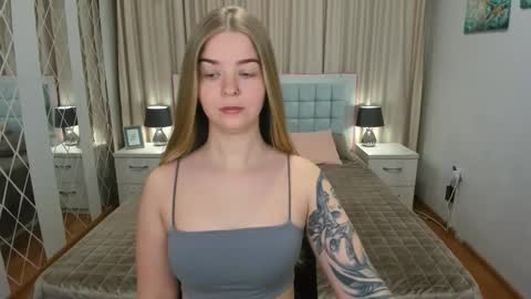 SirenaBloom online show from February 26, 2026, 4:44 am