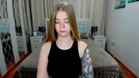 Snapshot of sirenabloom chatting on June 10, 2026, 4:34 am SirenaBloom online show from June 10, 2026, 4:34 am
