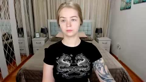 Snapshot of sirenabloom chatting on June 12, 2026, 4:33 am SirenaBloom online show from June 12, 2026, 4:33 am
