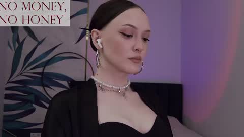 Snapshot of sirenaswhisper chatting on June 17, 2026, 8:10 pm Goddess Sirena online show from June 17, 2026, 8:10 pm