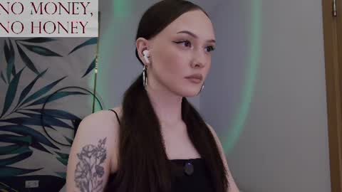 Snapshot of sirenaswhisper chatting on June 29, 2026, 6:08 pm Goddess Sirena online show from June 29, 2026, 6:08 pm