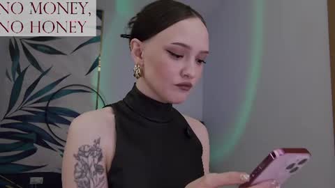 Snapshot of sirenaswhisper chatting on July 3, 2026, 3:18 pm Goddess Sirena online show from July 3, 2026, 3:18 pm