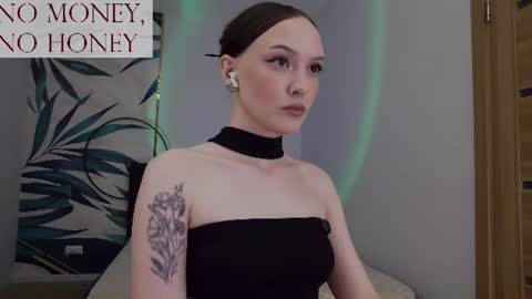 Snapshot of sirenaswhisper chatting on July 4, 2026, 7:42 pm Goddess Sirena online show from July 4, 2026, 7:42 pm