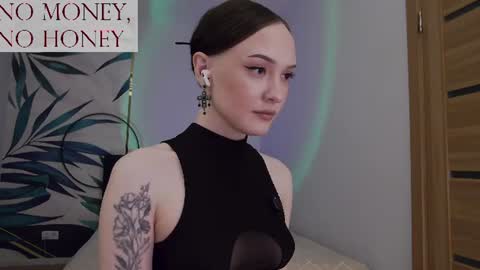 Snapshot of sirenaswhisper chatting on July 21, 2026, 10:45 pm Goddess Sirena online show from July 21, 2026, 10:45 pm