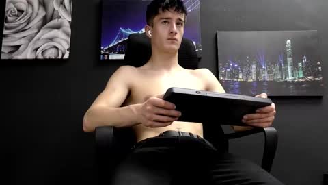 Snapshot of sirreedy chatting on December 14, 2025, 9:58 am SirReedy online show from December 14, 2025, 9:58 am