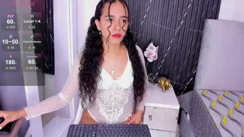 Snapshot of sisi_rosex chatting on January 30, 2025, 12:27 pm Shopia online show from January 30, 2025, 12:27 pm