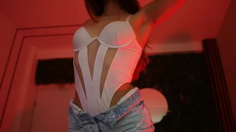 Snapshot of sisi_von_dee chatting on May 19, 2026, 7:42 pm Dee online show from May 19, 2026, 7:42 pm