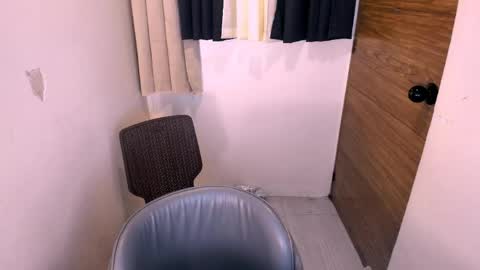 sissycumdumpster_goldey online show from May 11, 2026, 2:45 pm
