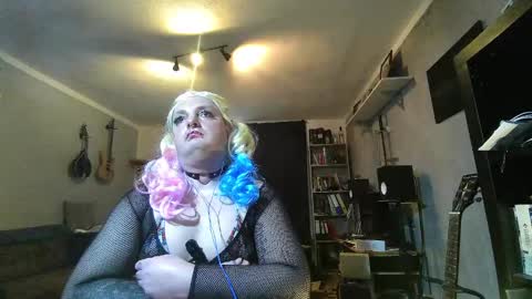 Snapshot of sissylovedoll chatting on December 21, 2024, 1:21 pm Tiffany Candy online show from December 21, 2024, 1:21 pm