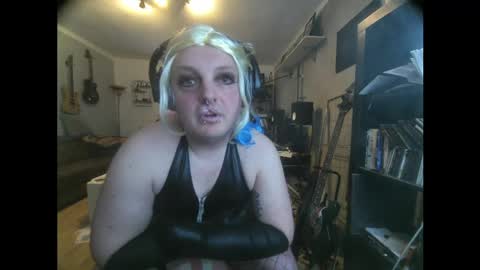 Snapshot of sissylovedoll chatting on April 4, 2026, 4:26 pm Tiffany Candy online show from April 4, 2026, 4:26 pm