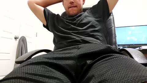 sixinchsolo online show from October 29, 2025, 2:03 am