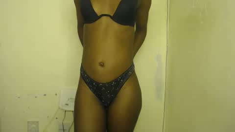 sizzly_ass online show from April 15, 2026, 9:04 pm