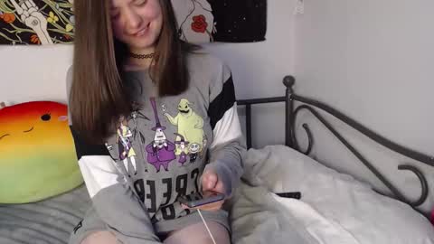 Snapshot of sk8t3rgurl chatting on November 9, 2025, 4:00 am sk8t3rgurl online show from November 9, 2025, 4:00 am