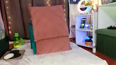 Skarlleth online show from November 25, 2025, 3:56 pm