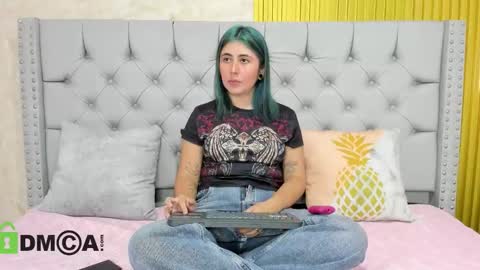 Skarlet online show from November 28, 2025, 6:32 pm