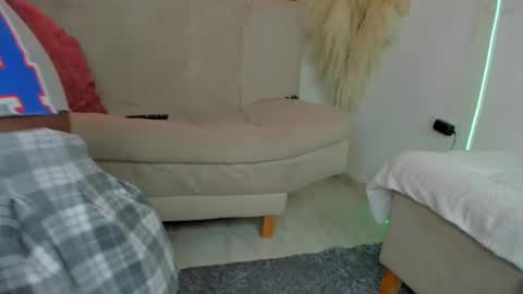 Snapshot of skarletsexy chatting on January 18, 2025, 1:18 pm Skarlet online show from January 18, 2025, 1:18 pm