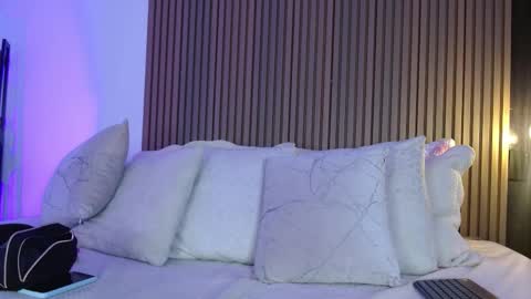 Skay  online show from November 6, 2025, 12:39 pm