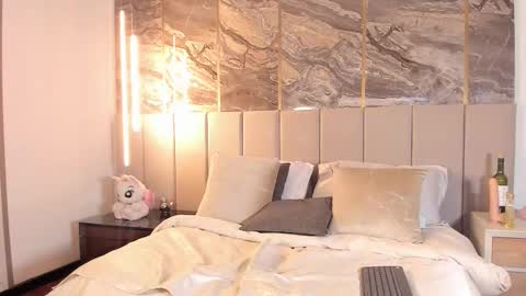 Skay  online show from November 7, 2025, 12:05 pm