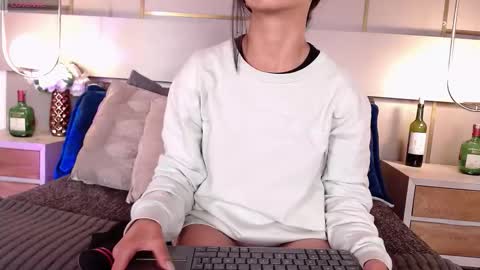 Skay  online show from November 11, 2025, 1:33 pm