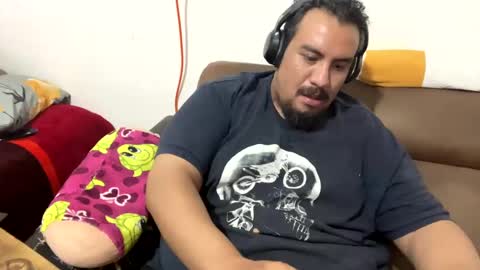 Snapshot of skinhell chatting on December 9, 2024, 4:34 am Elias online show from December 9, 2024, 4:34 am