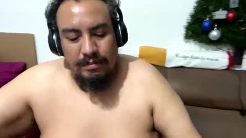 Snapshot of skinhell chatting on January 15, 2025, 2:27 am Elias online show from January 15, 2025, 2:27 am