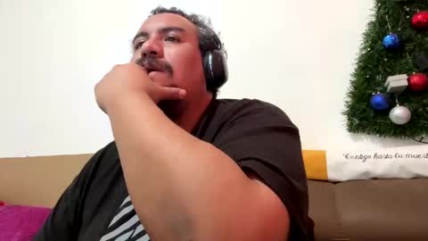 Snapshot of skinhell chatting on January 19, 2025, 10:17 pm Elias online show from January 19, 2025, 10:17 pm