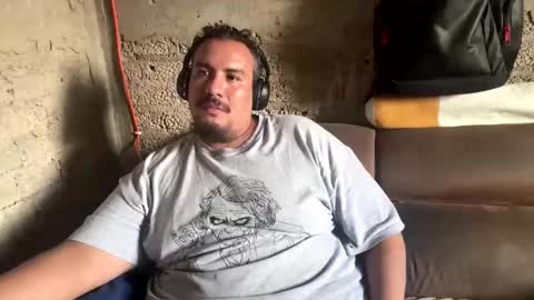 Snapshot of skinhell chatting on November 1, 2025, 10:45 pm Elias online show from November 1, 2025, 10:45 pm