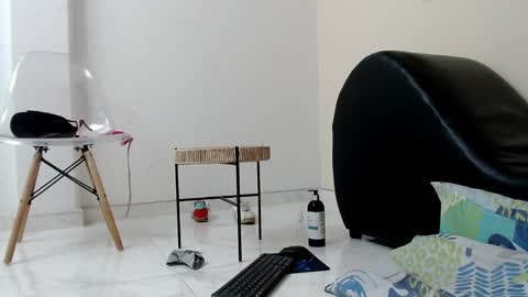 Snapshot of skinny18sexy chatting on April 6, 2026, 4:46 am skinny online show from April 6, 2026, 4:46 am