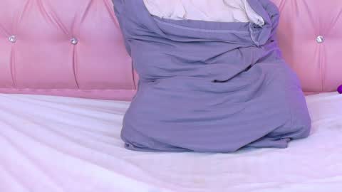 Snapshot of skinny_dubois chatting on May 16, 2026, 12:18 am skinny_dubois online show from May 16, 2026, 12:18 am