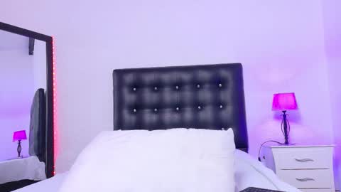 skinny_hottie18 online show from October 31, 2025, 3:02 pm