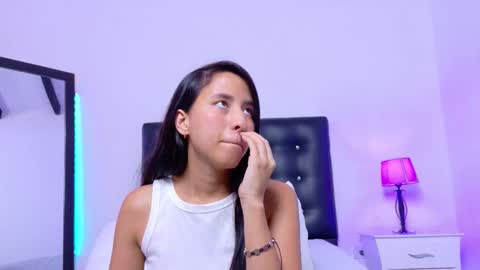 skinny_hottie18 online show from November 11, 2025, 8:20 pm