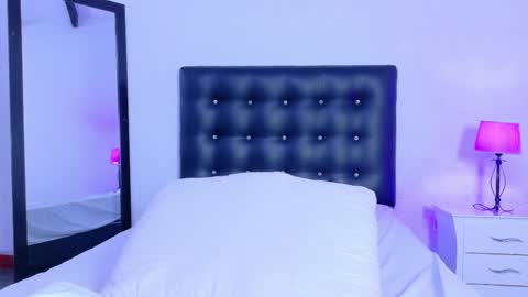skinny_hottie18 online show from May 14, 2026, 8:48 pm