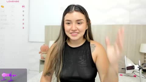 Snapshot of skinny_laura chatting on April 25, 2026, 11:13 am online show from April 25, 2026, 11:13 am