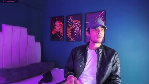 Snapshot of skinny_mac_ chatting on May 18, 2026, 1:39 pm Mac online show from May 18, 2026, 1:39 pm