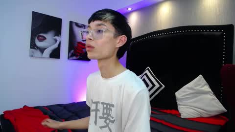 Snapshot of skinny_office chatting on February 26, 2026, 8:52 pm David online show from February 26, 2026, 8:52 pm