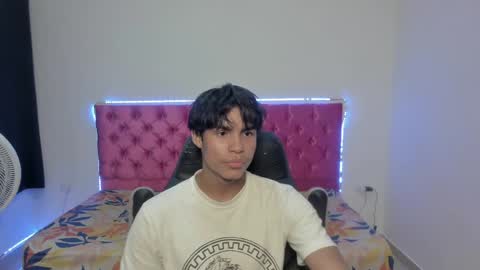 Snapshot of skinny_sam23 chatting on May 25, 2026, 5:24 am sam online show from May 25, 2026, 5:24 am