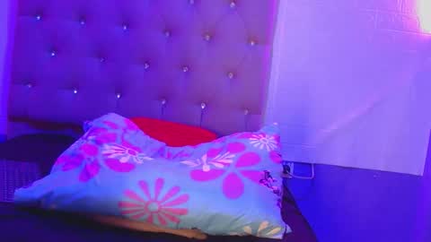 skinny_saraa online show from March 12, 2026, 4:18 am