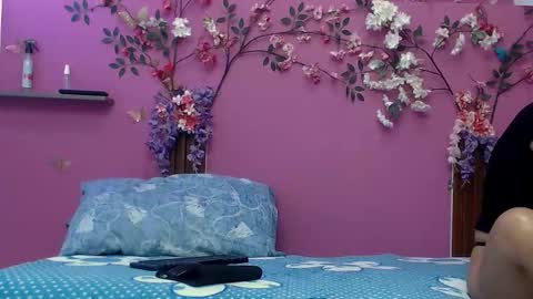 Snapshot of skinnybarbie022 chatting on December 18, 2025, 12:49 am barbi online show from December 18, 2025, 12:49 am