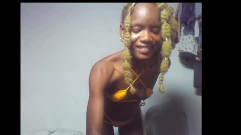 Snapshot of skinnybeauty1 chatting on December 15, 2025, 8:13 pm Linda independent model online show from December 15, 2025, 8:13 pm