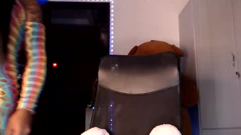 jesica online show from April 5, 2026, 2:31 am