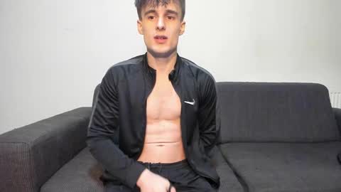 Snapshot of skinnyguywithbigd chatting on December 19, 2024, 3:40 am skinnyguywithbigd online show from December 19, 2024, 3:40 am