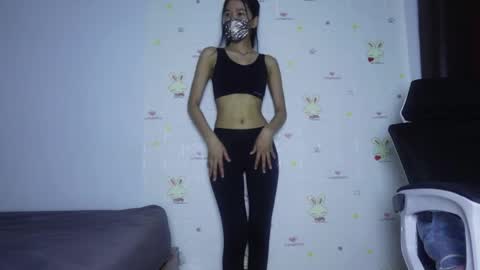 skinnythai4u online show from May 3, 2026, 11:16 am