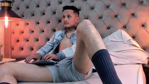 SkinnyZeth online show from November 10, 2025, 4:22 am