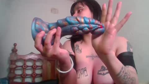 Skin online show from October 12, 2025, 5:06 am