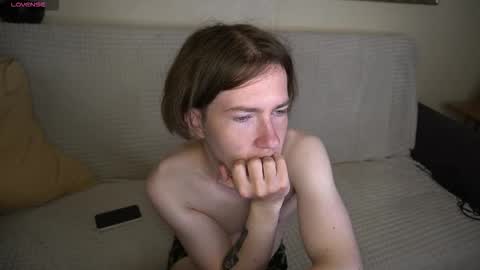 Snapshot of skip_london chatting on October 11, 2025, 7:01 pm Andrew online show from October 11, 2025, 7:01 pm