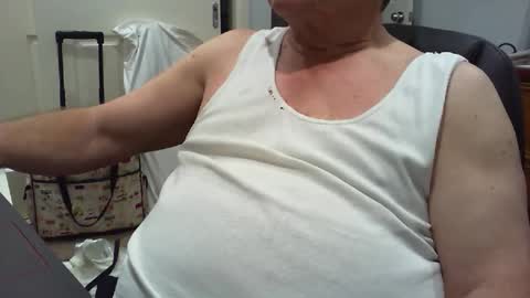 Snapshot of skipper1970 chatting on May 27, 2026, 9:17 am Skipper1970 online show from May 27, 2026, 9:17 am