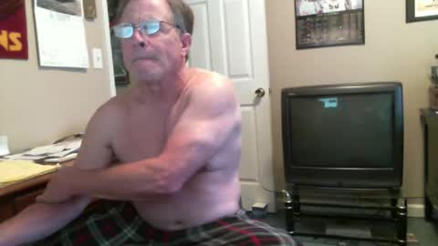 Snapshot of skn1960e chatting on June 26, 2026, 3:27 pm skn1960e online show from June 26, 2026, 3:27 pm