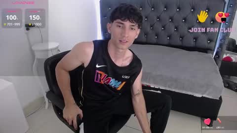 Snapshot of skorpyonmusclee chatting on December 31, 2024, 4:27 am Skorpyon Musclee online show from December 31, 2024, 4:27 am