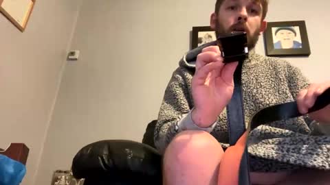 skuzzy25 online show from December 26, 2024, 5:04 am