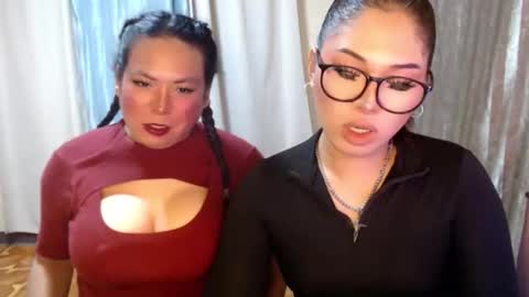 Snapshot of sky_fox_sweetxx chatting on October 22, 2025, 9:42 am    online show from October 22, 2025, 9:42 am